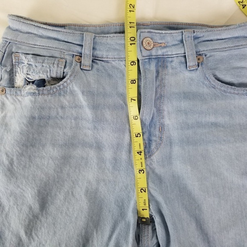 American Eagle Mom Jean Light Wash Distressed High Waisted Denim Blue 4 Short - Picture 4 of 11